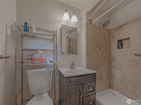 5735 NE 8th Street, Renton WA 98059