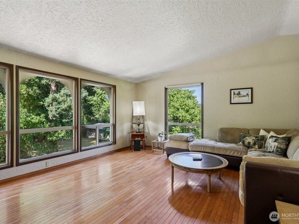 17837 Ashworth Ave N, Shoreline WA 98133