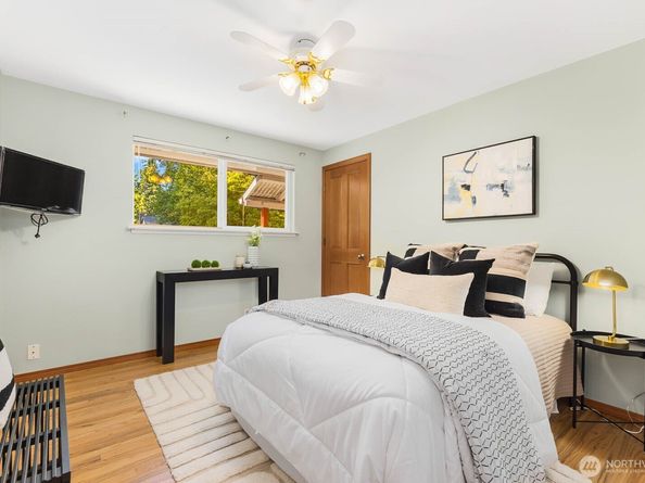132 NE 130th Street, Seattle WA 98125