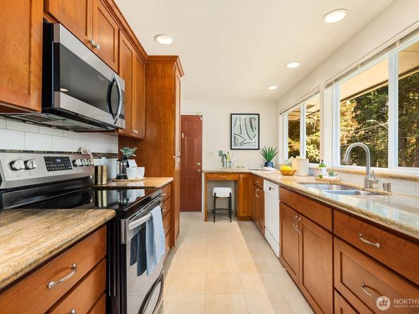 132 NE 130th Street, Seattle WA 98125