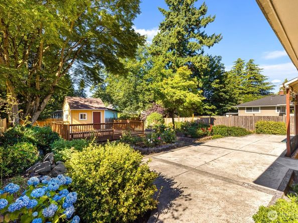 132 NE 130th Street, Seattle WA 98125