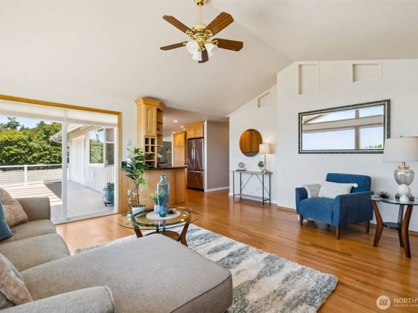 28529 10th Avenue S, Federal Way WA 98003