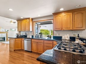 28529 10th Avenue S, Federal Way WA 98003