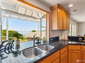 28529 10th Avenue S, Federal Way WA 98003