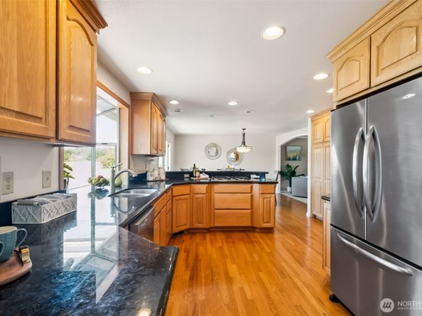 28529 10th Avenue S, Federal Way WA 98003