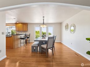 28529 10th Avenue S, Federal Way WA 98003