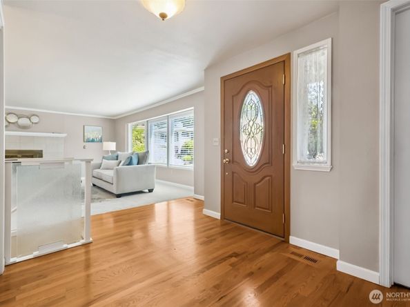 28529 10th Avenue S, Federal Way WA 98003