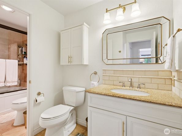 4181 W Lake Sammamish Parkway SE B301, Bellevue WA 98008