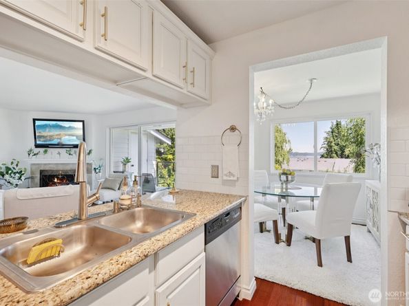 4181 W Lake Sammamish Parkway SE B301, Bellevue WA 98008