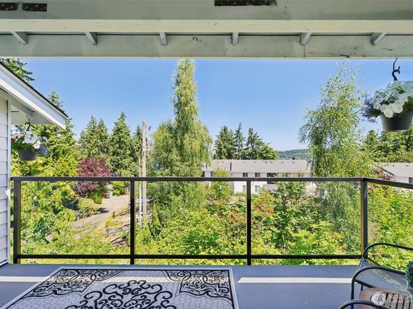 4181 W Lake Sammamish Parkway SE B301, Bellevue WA 98008