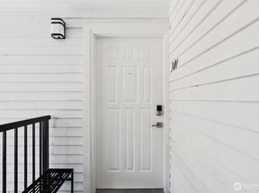 4181 W Lake Sammamish Parkway SE B301, Bellevue WA 98008