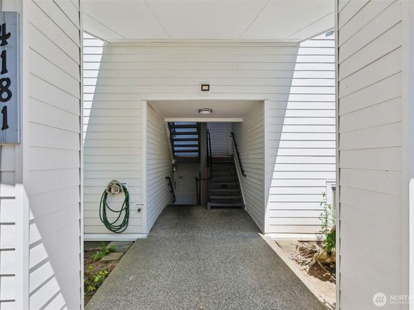 4181 W Lake Sammamish Parkway SE B301, Bellevue WA 98008