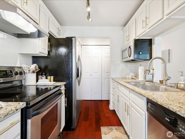 4181 W Lake Sammamish Parkway SE B301, Bellevue WA 98008