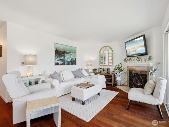 4181 W Lake Sammamish Parkway SE B301, Bellevue WA 98008