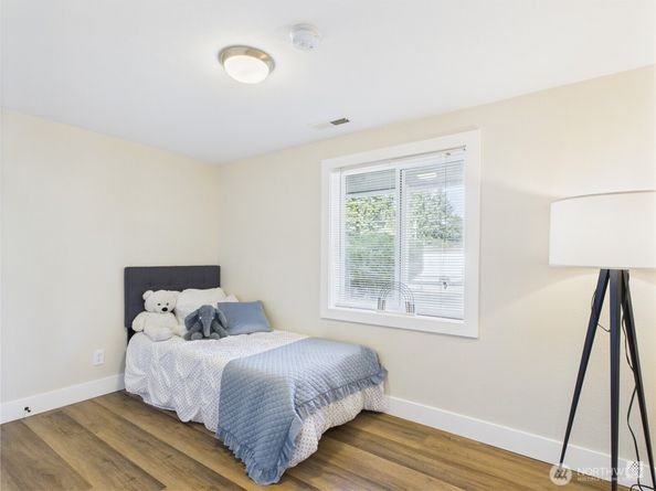 23004 52nd Avenue W, Mountlake Terrace WA 98043
