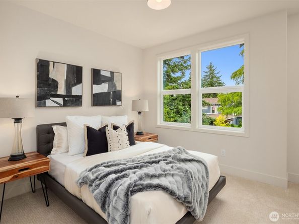 819 18th Avenue W, Kirkland WA 98033