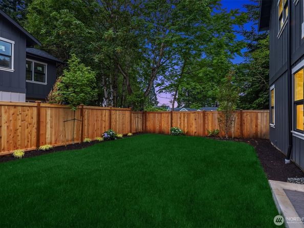 819 18th Avenue W, Kirkland WA 98033