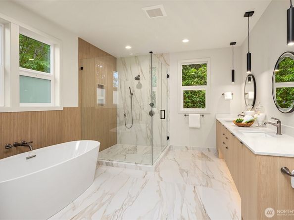 819 18th Avenue W, Kirkland WA 98033