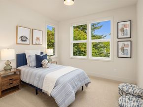 819 18th Avenue W, Kirkland WA 98033