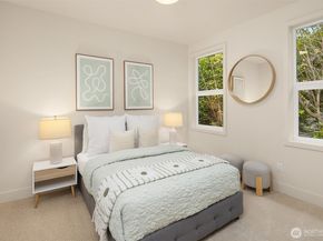 819 18th Avenue W, Kirkland WA 98033