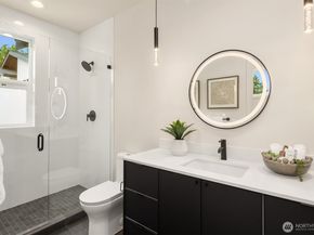 819 18th Avenue W, Kirkland WA 98033