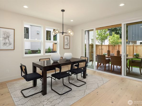 819 18th Avenue W, Kirkland WA 98033