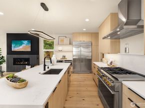 819 18th Avenue W, Kirkland WA 98033