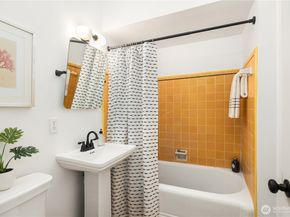 2809 1/2 Mount Rainier Drive S 3, Seattle WA 98144