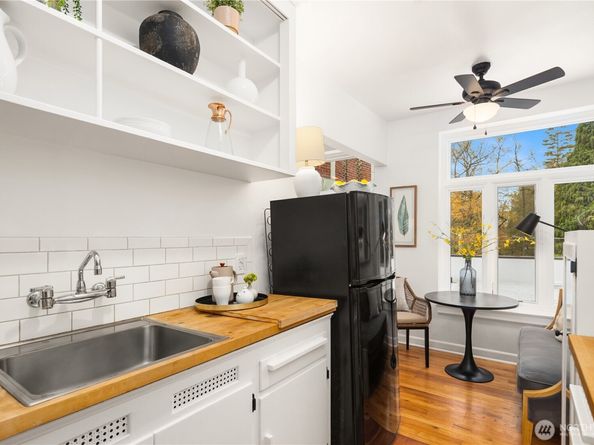2809 1/2 Mount Rainier Drive S 3, Seattle WA 98144
