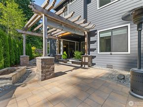 599 Viewcrest Drive NW, Issaquah WA 98027