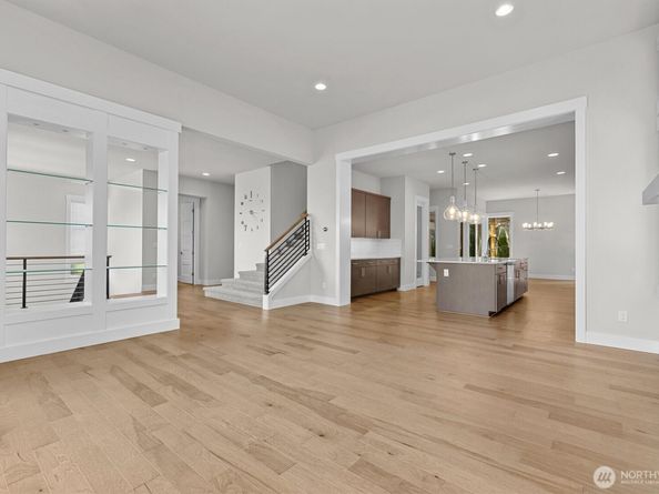 599 Viewcrest Drive NW, Issaquah WA 98027