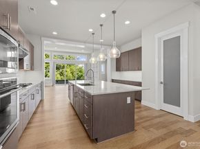 599 Viewcrest Drive NW, Issaquah WA 98027