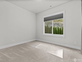 599 Viewcrest Drive NW, Issaquah WA 98027