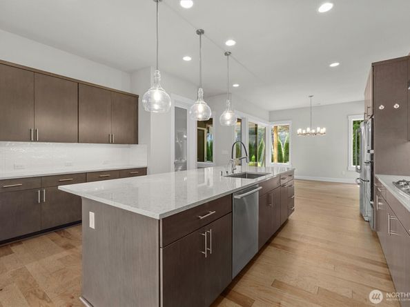 599 Viewcrest Drive NW, Issaquah WA 98027