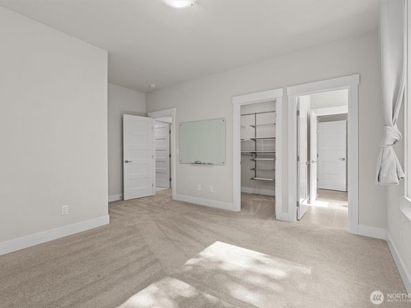 599 Viewcrest Drive NW, Issaquah WA 98027
