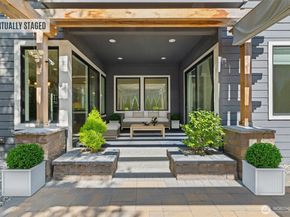 599 Viewcrest Drive NW, Issaquah WA 98027