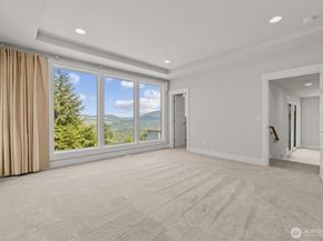 599 Viewcrest Drive NW, Issaquah WA 98027