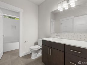 599 Viewcrest Drive NW, Issaquah WA 98027