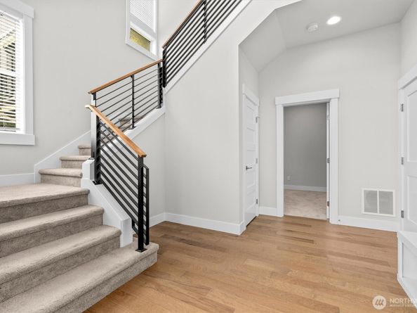 599 Viewcrest Drive NW, Issaquah WA 98027