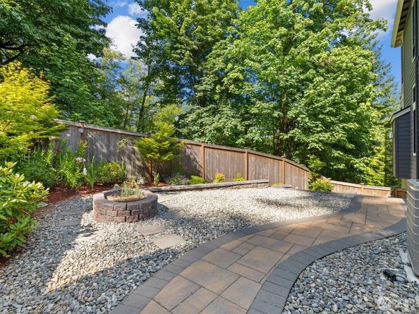 599 Viewcrest Drive NW, Issaquah WA 98027