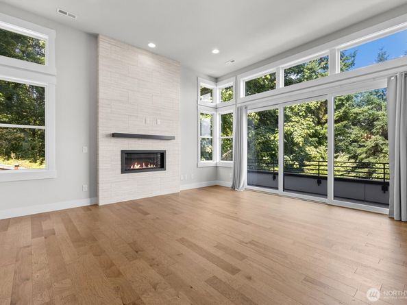 599 Viewcrest Drive NW, Issaquah WA 98027