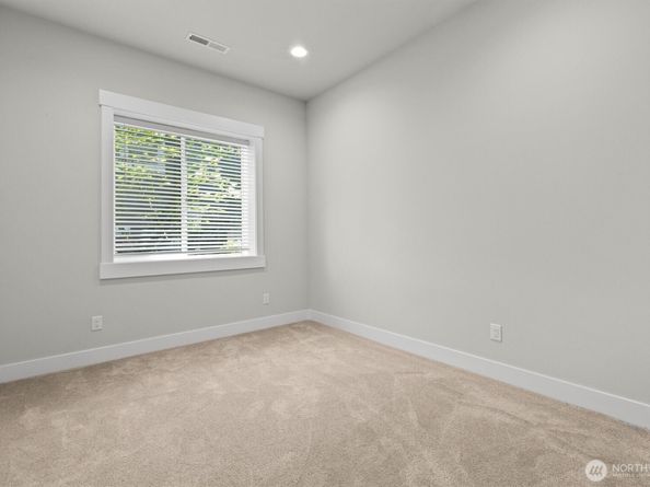 599 Viewcrest Drive NW, Issaquah WA 98027