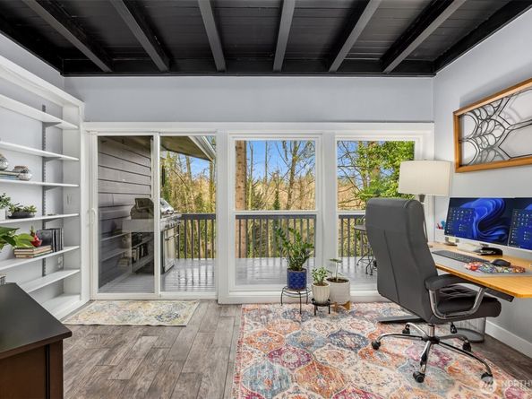 11925 Manzanita Lane NE, Bainbridge Island WA 98110