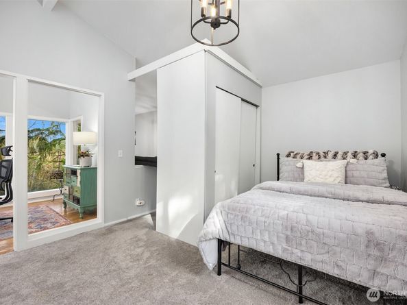 11925 Manzanita Lane NE, Bainbridge Island WA 98110