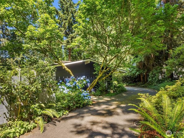 11925 Manzanita Lane NE, Bainbridge Island WA 98110