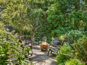 11925 Manzanita Lane NE, Bainbridge Island WA 98110