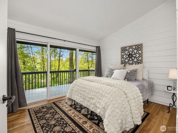11925 Manzanita Lane NE, Bainbridge Island WA 98110