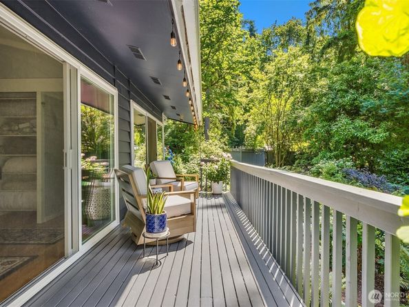 11925 Manzanita Lane NE, Bainbridge Island WA 98110