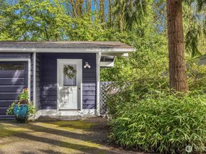 11925 Manzanita Lane NE, Bainbridge Island WA 98110