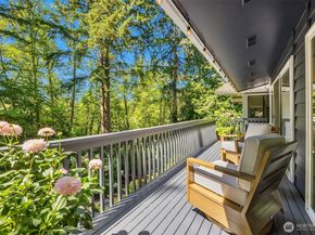 11925 Manzanita Lane NE, Bainbridge Island WA 98110